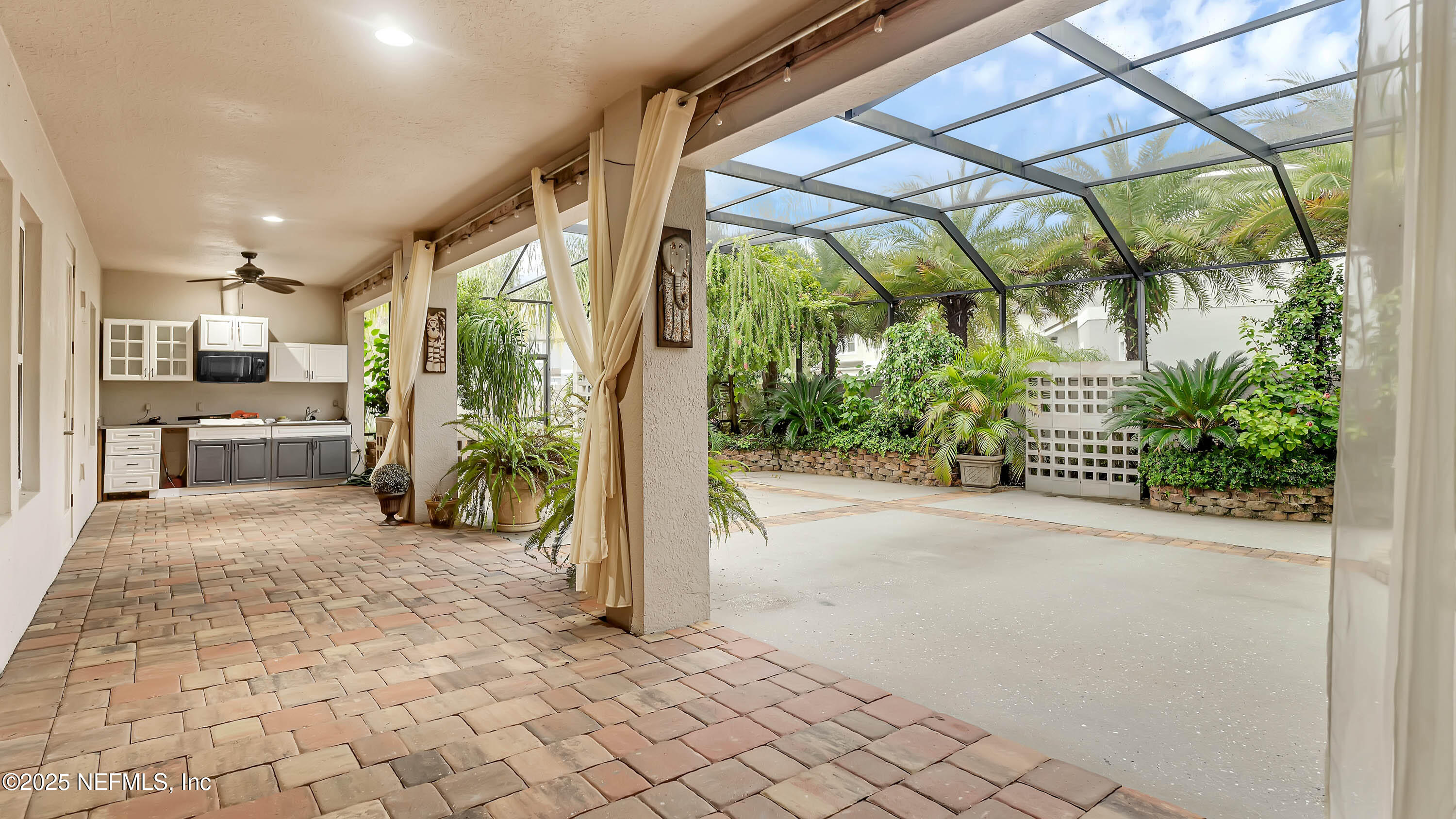 250 ESMERALDA Road