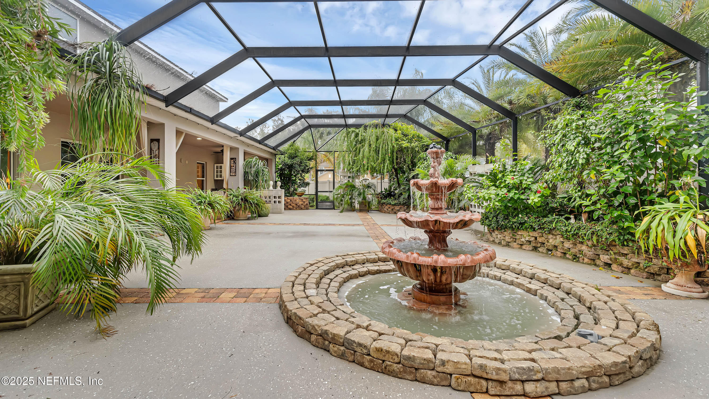 250 ESMERALDA Road