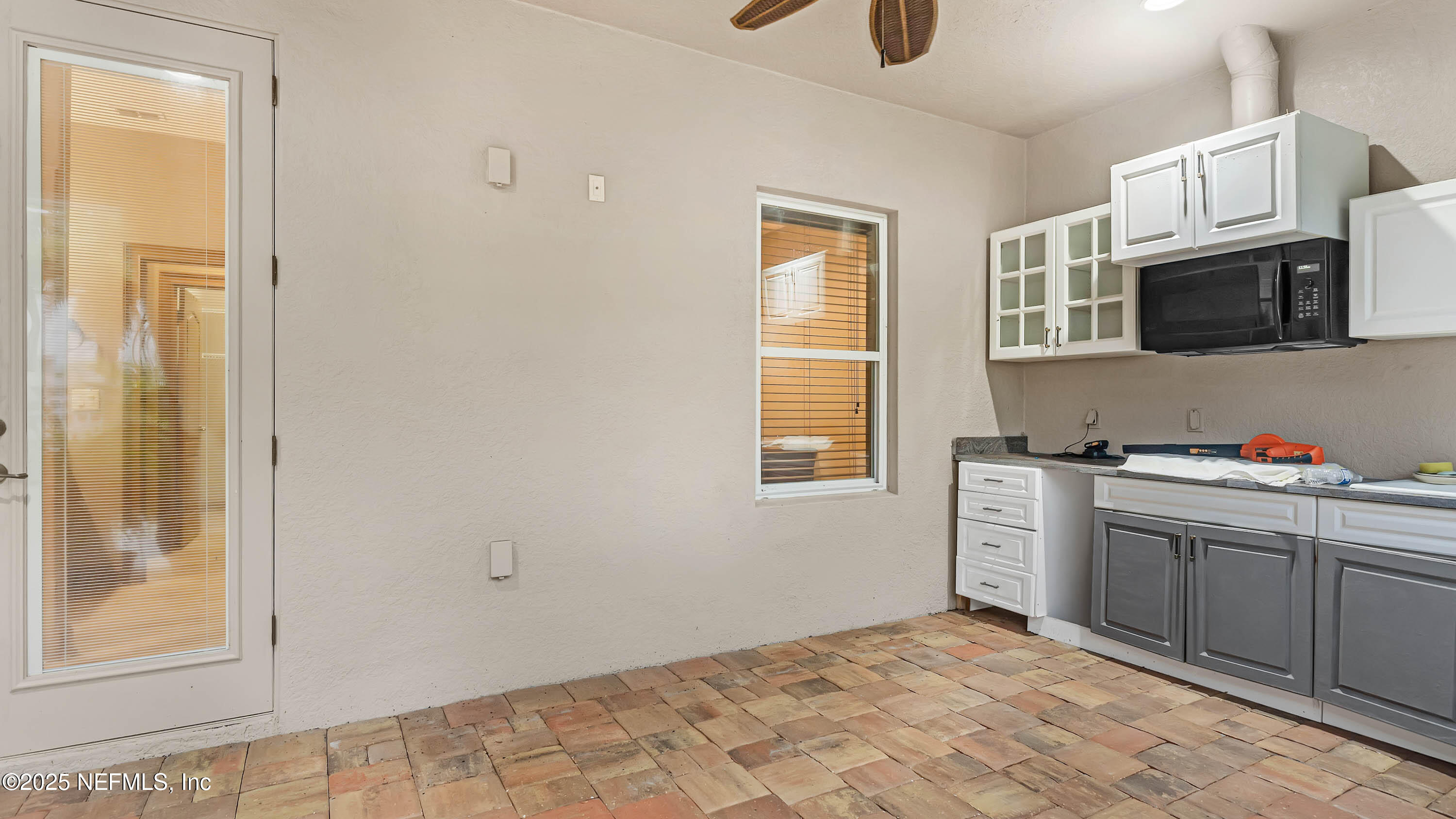 250 ESMERALDA Road