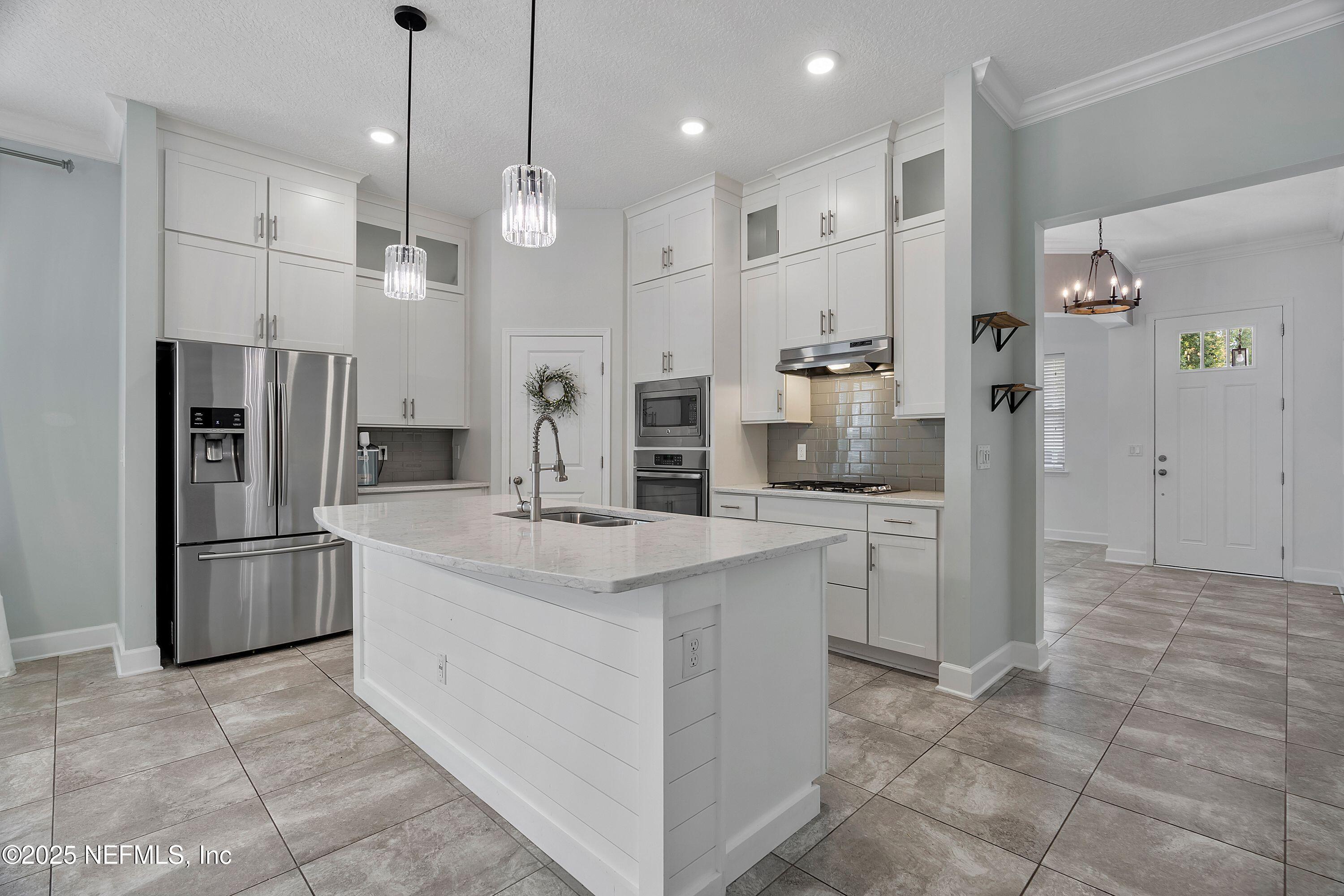 150 WHISPER ROCK Drive