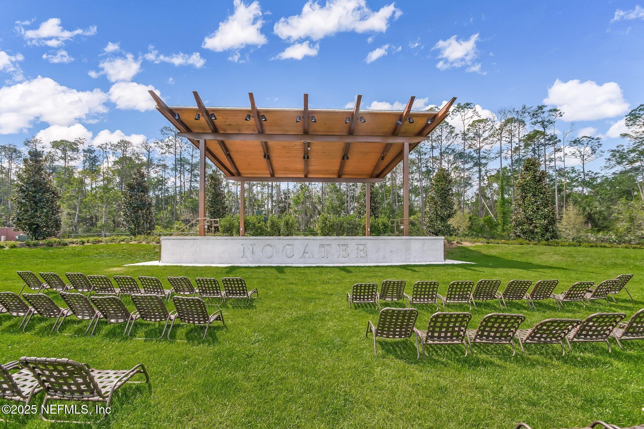 695 PALM CREST Drive