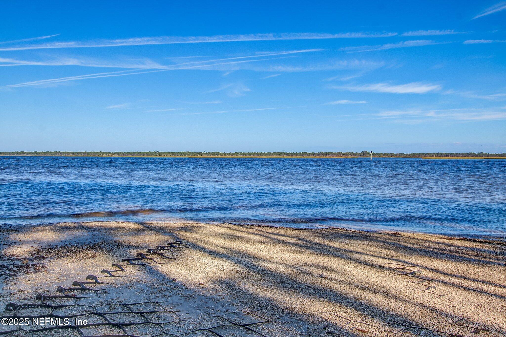 695 PALM CREST Drive