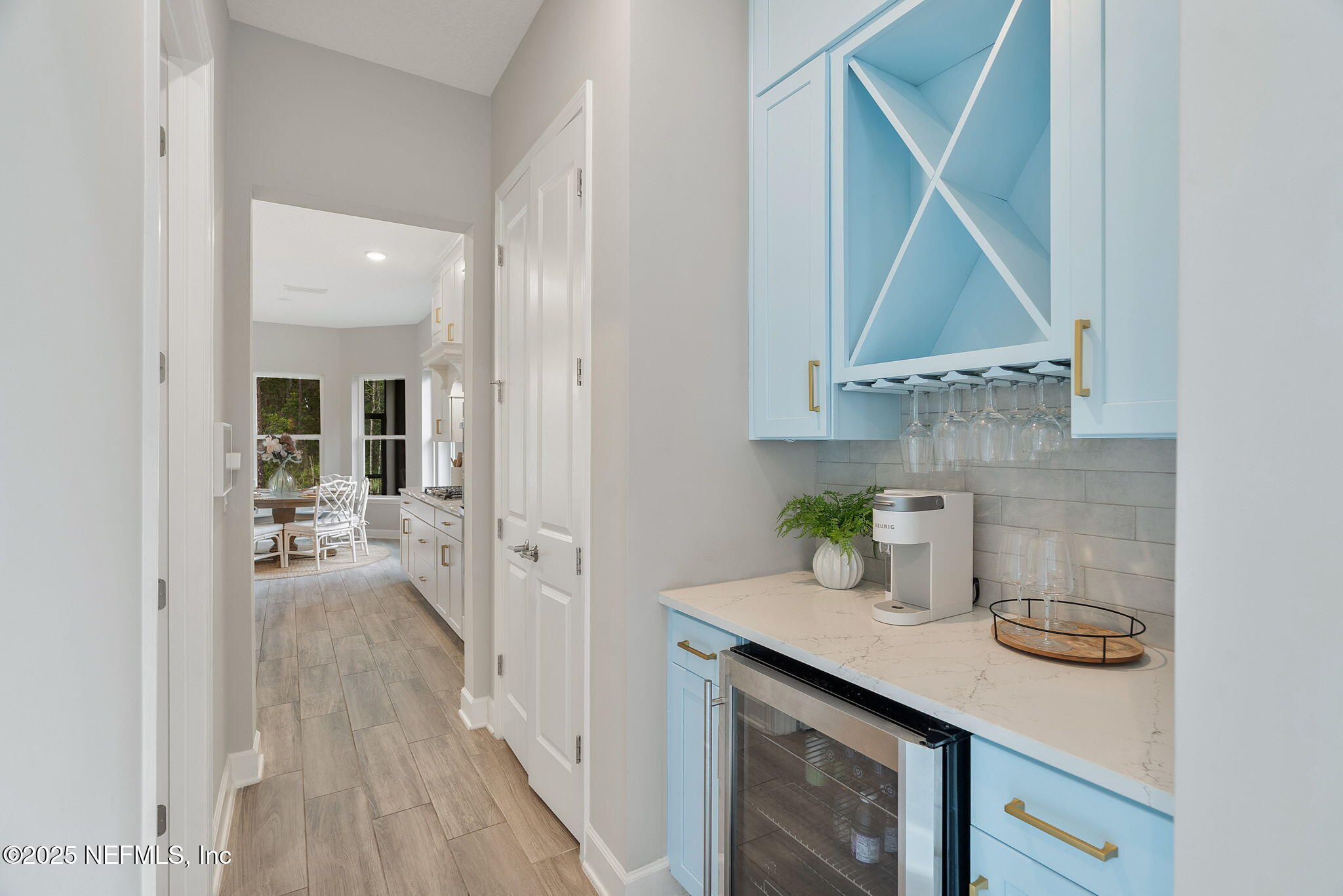 695 PALM CREST Drive