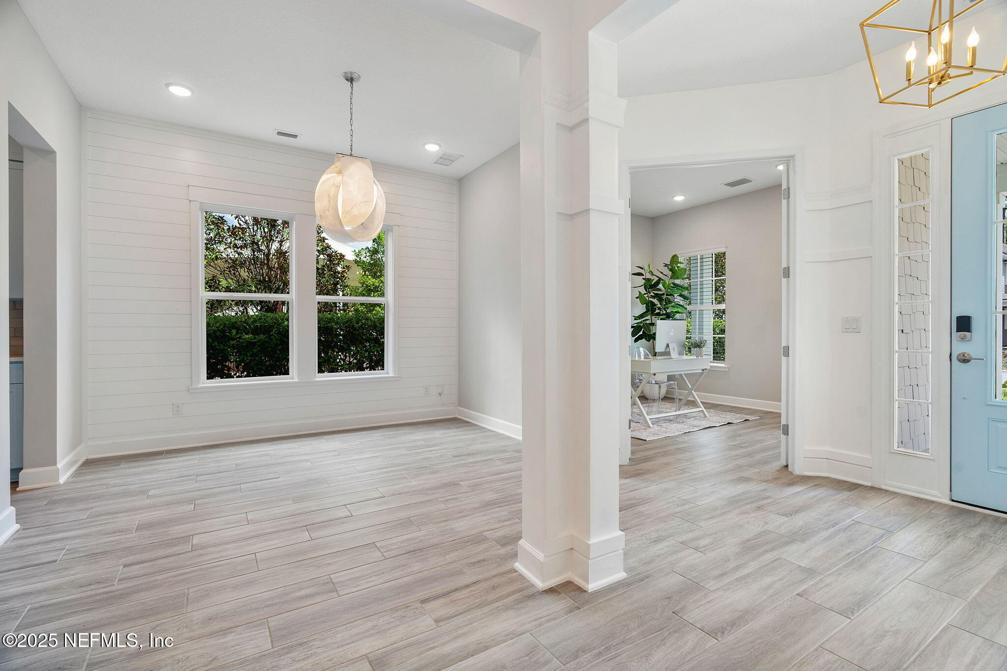 695 PALM CREST Drive