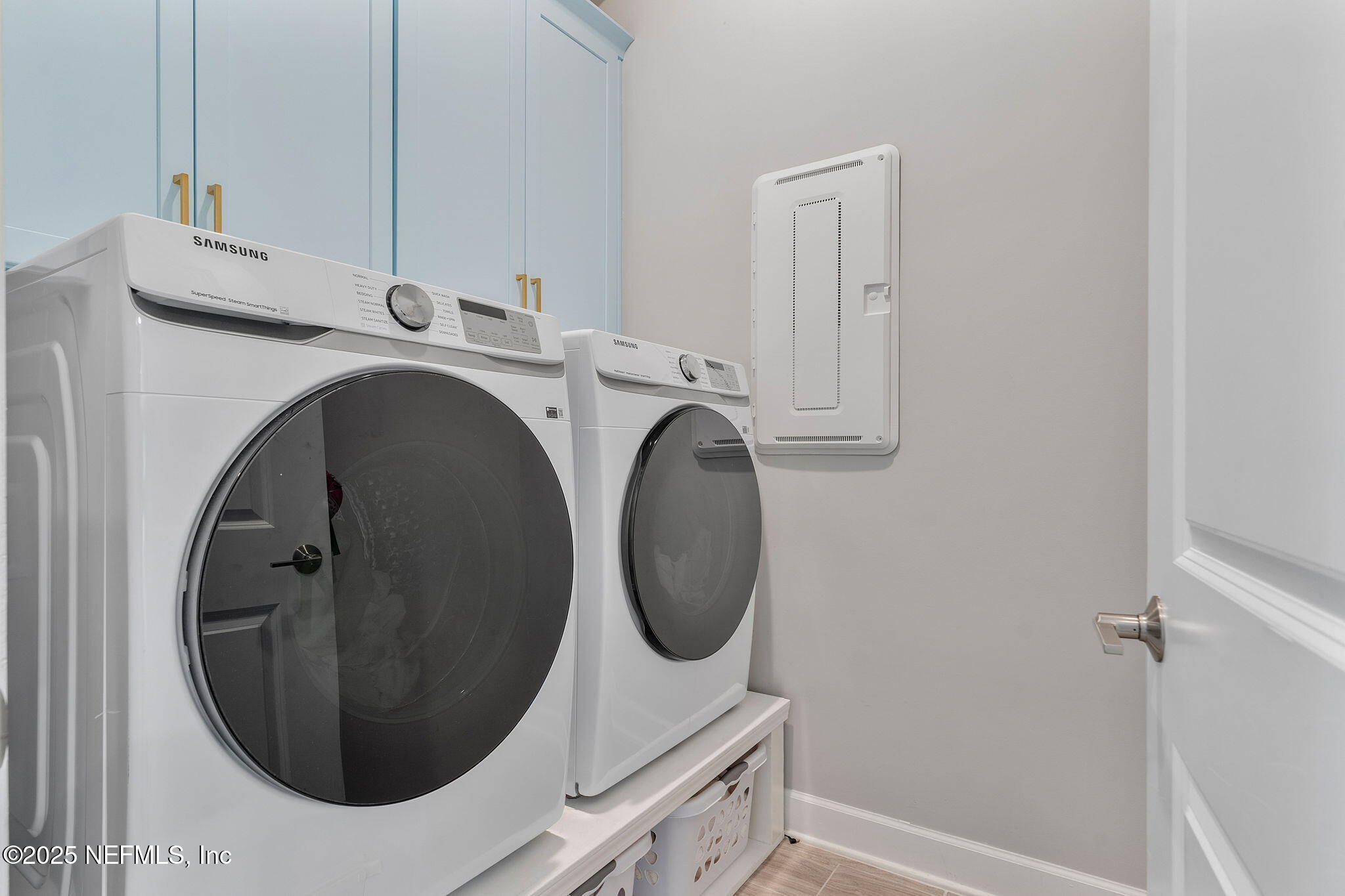 695 PALM CREST Drive