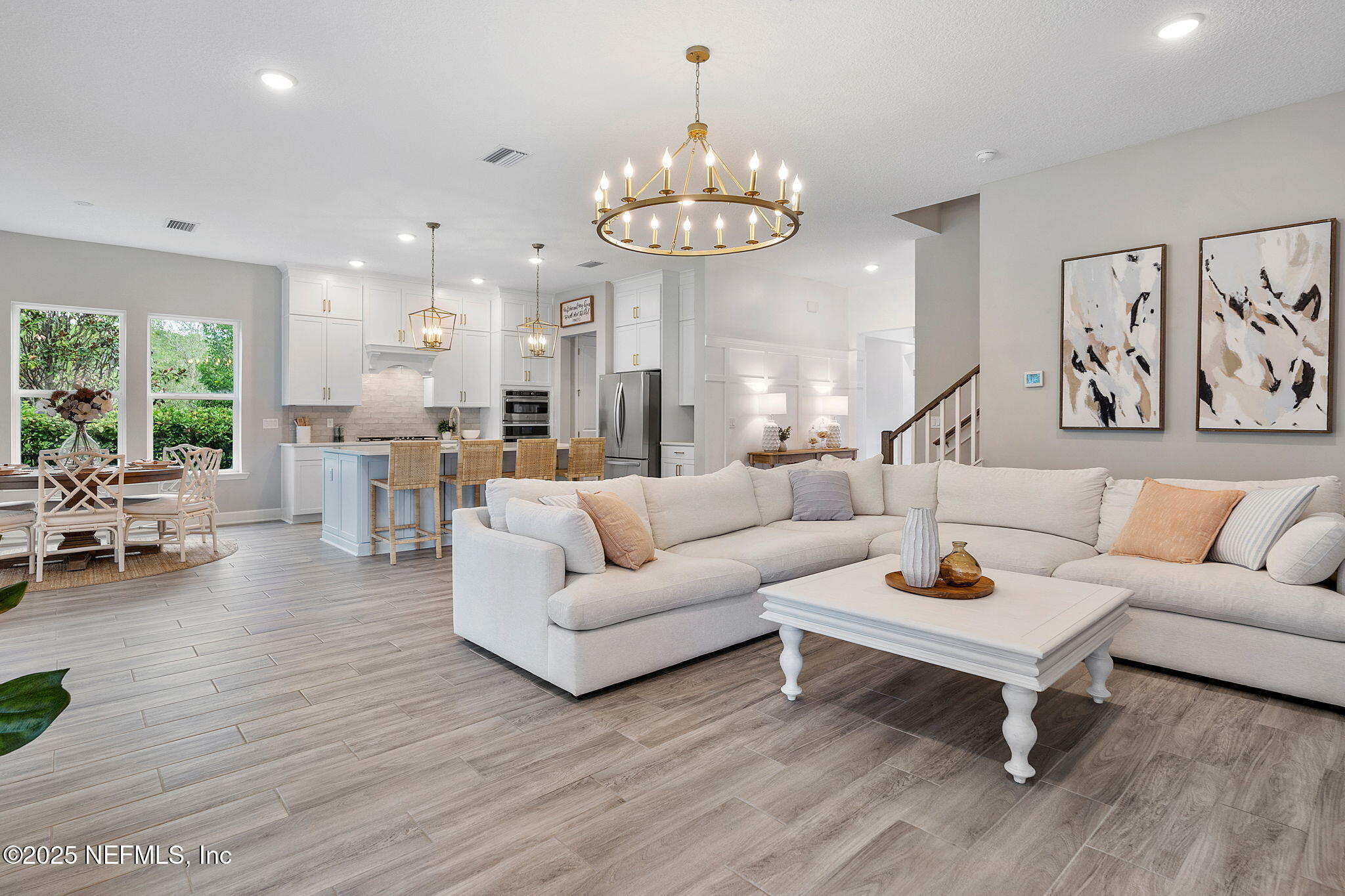 695 PALM CREST Drive