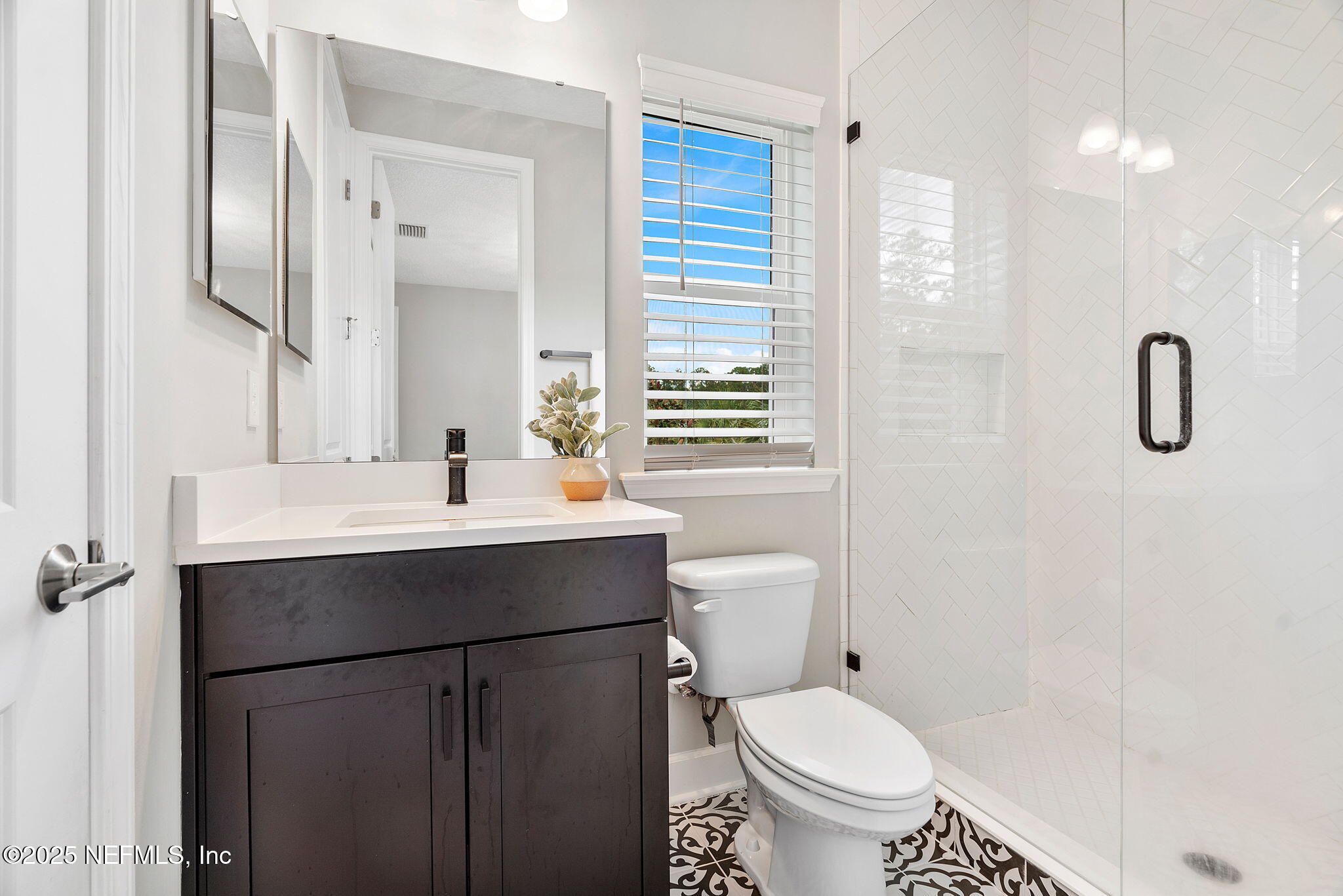 695 PALM CREST Drive