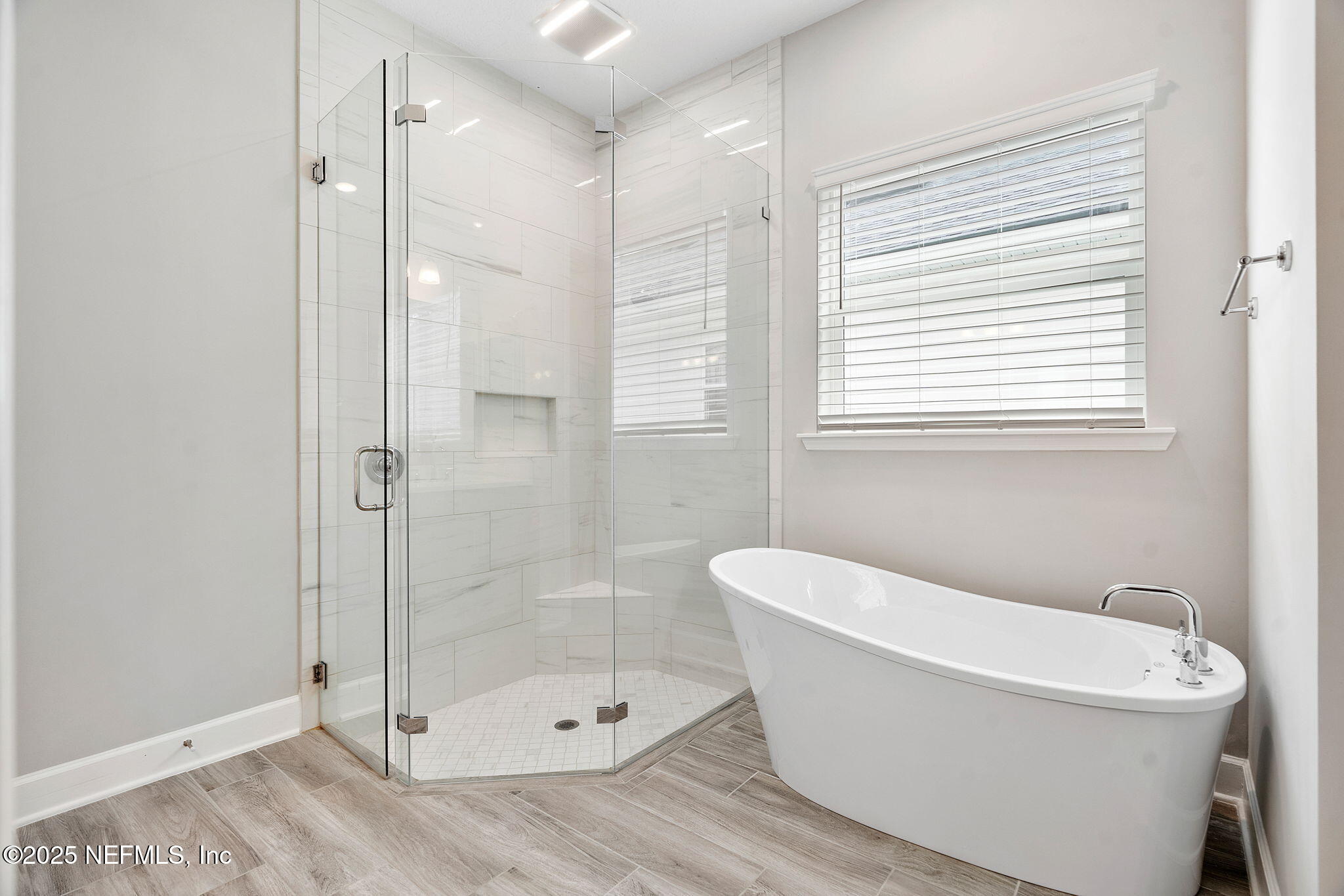 695 PALM CREST Drive