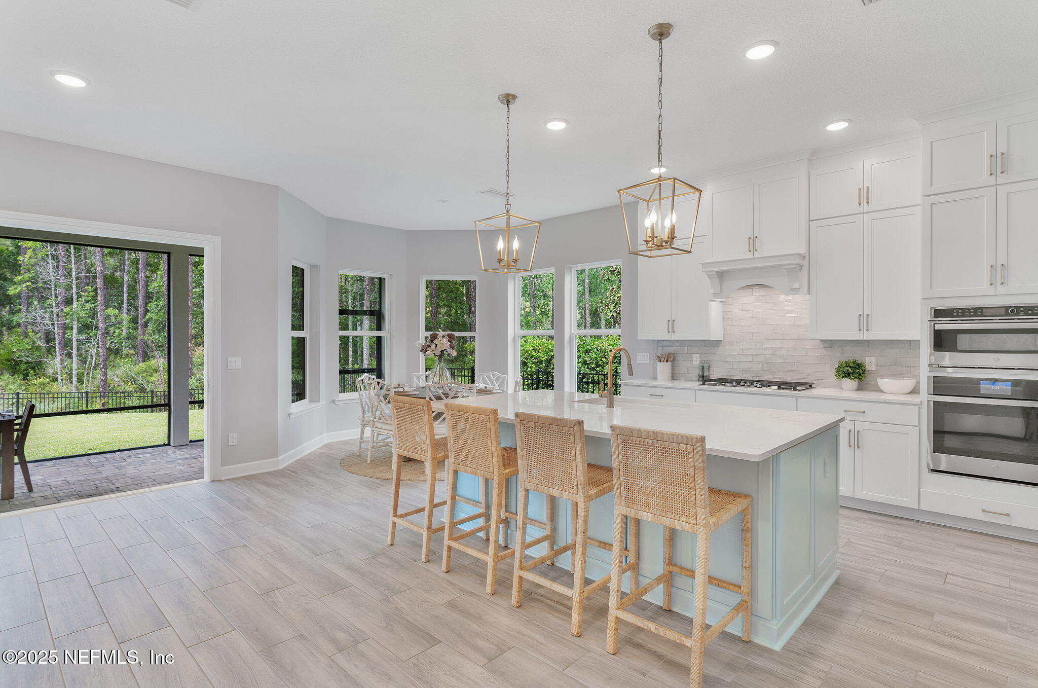 695 PALM CREST Drive