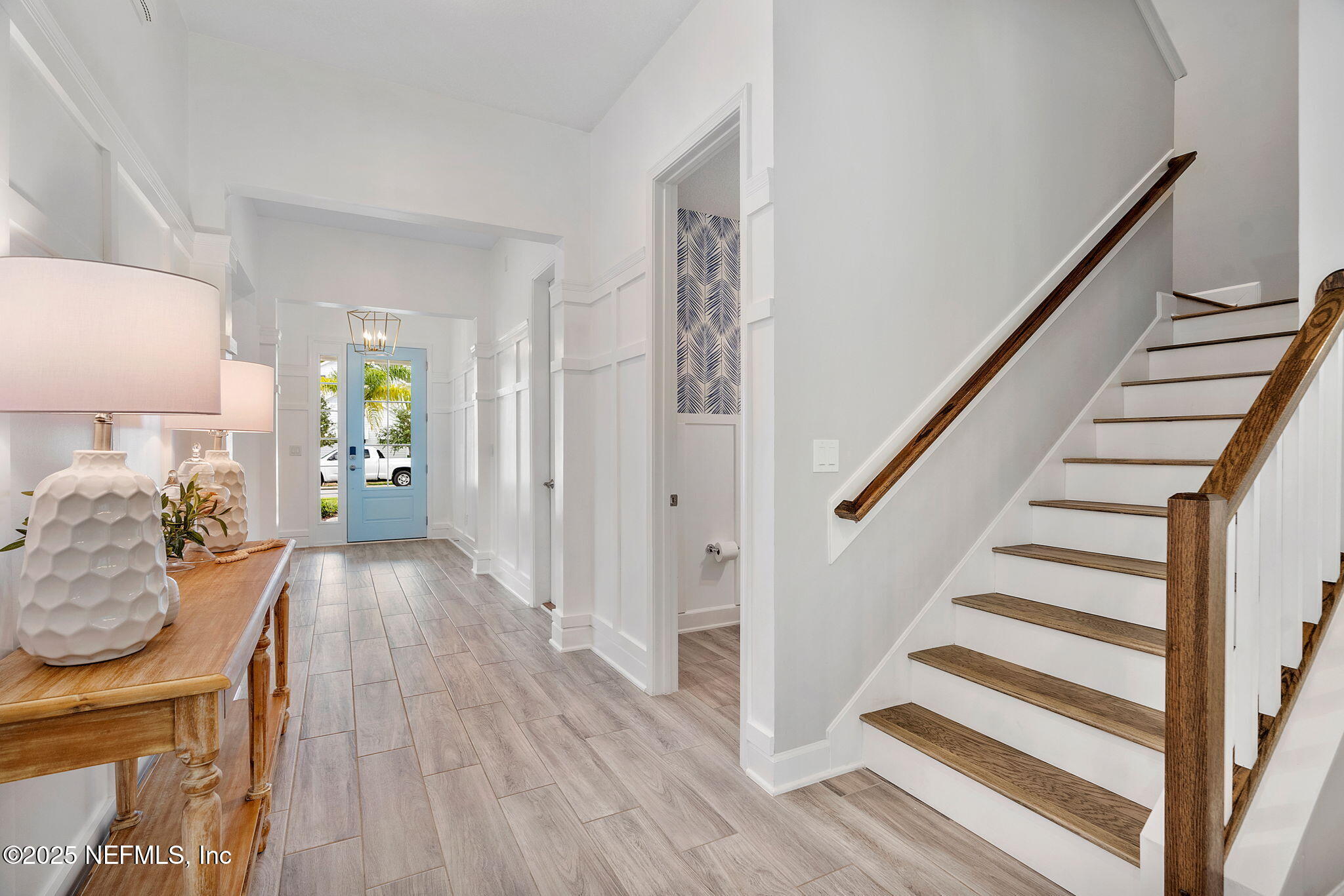 695 PALM CREST Drive