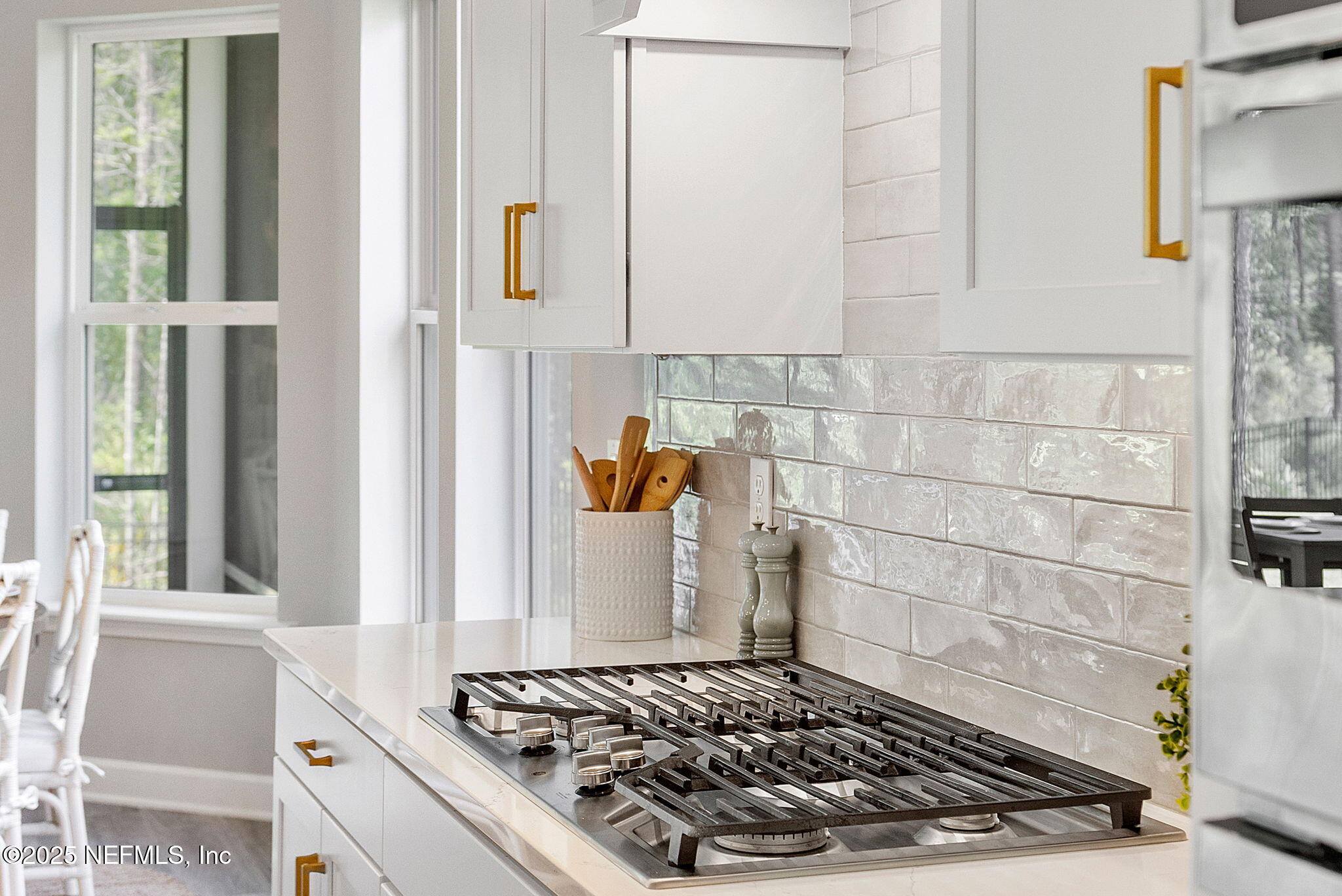 695 PALM CREST Drive