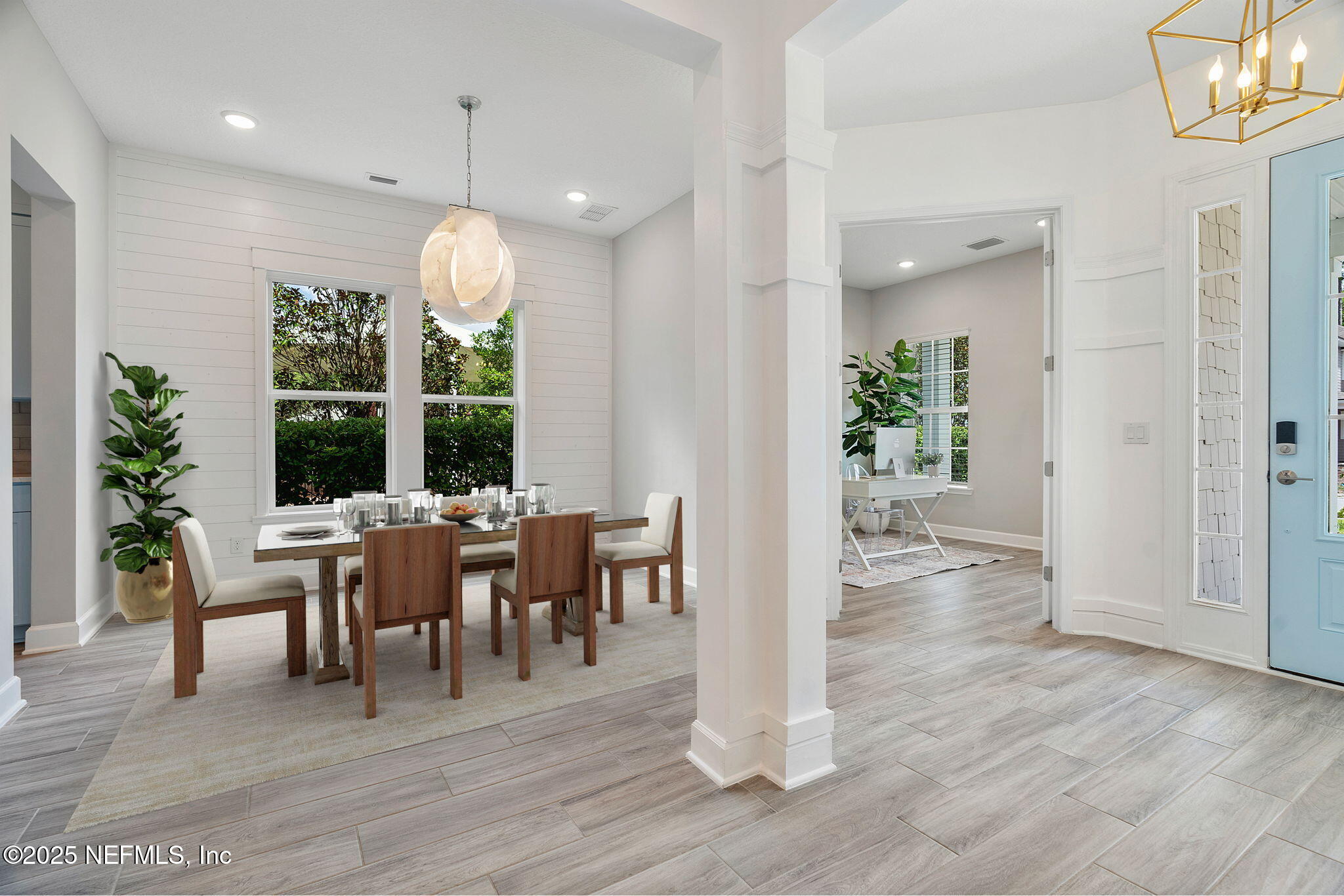 695 PALM CREST Drive