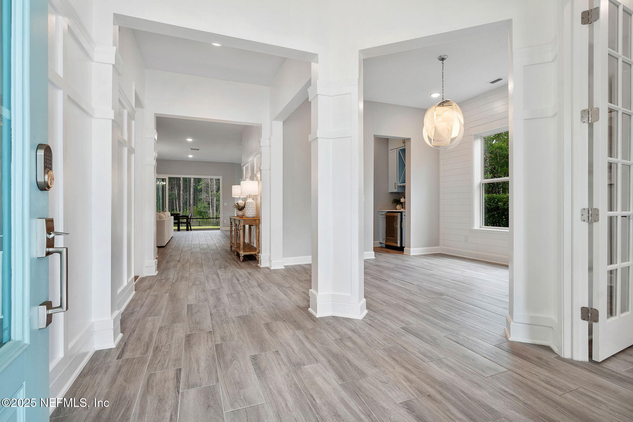 695 PALM CREST Drive