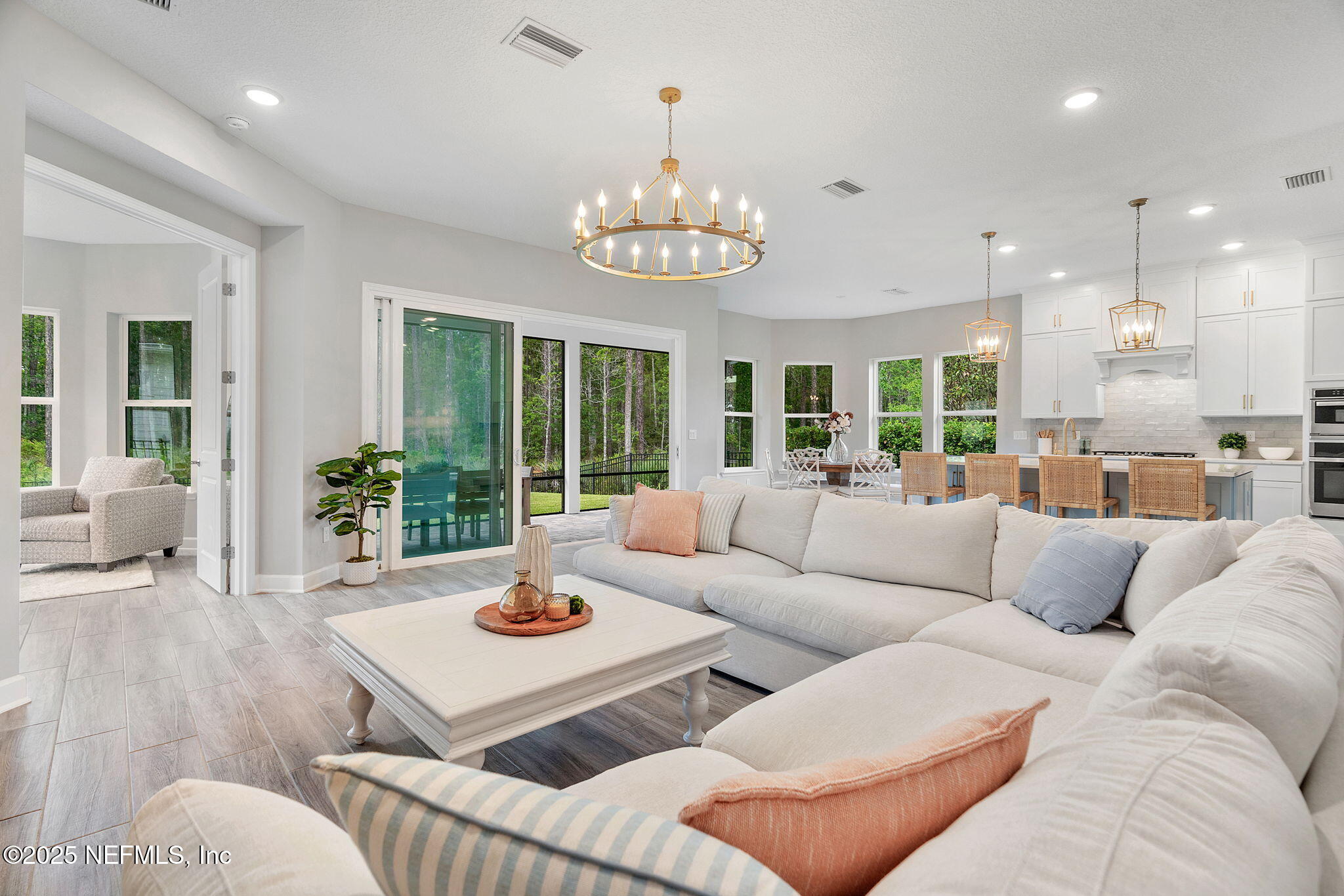 695 PALM CREST Drive