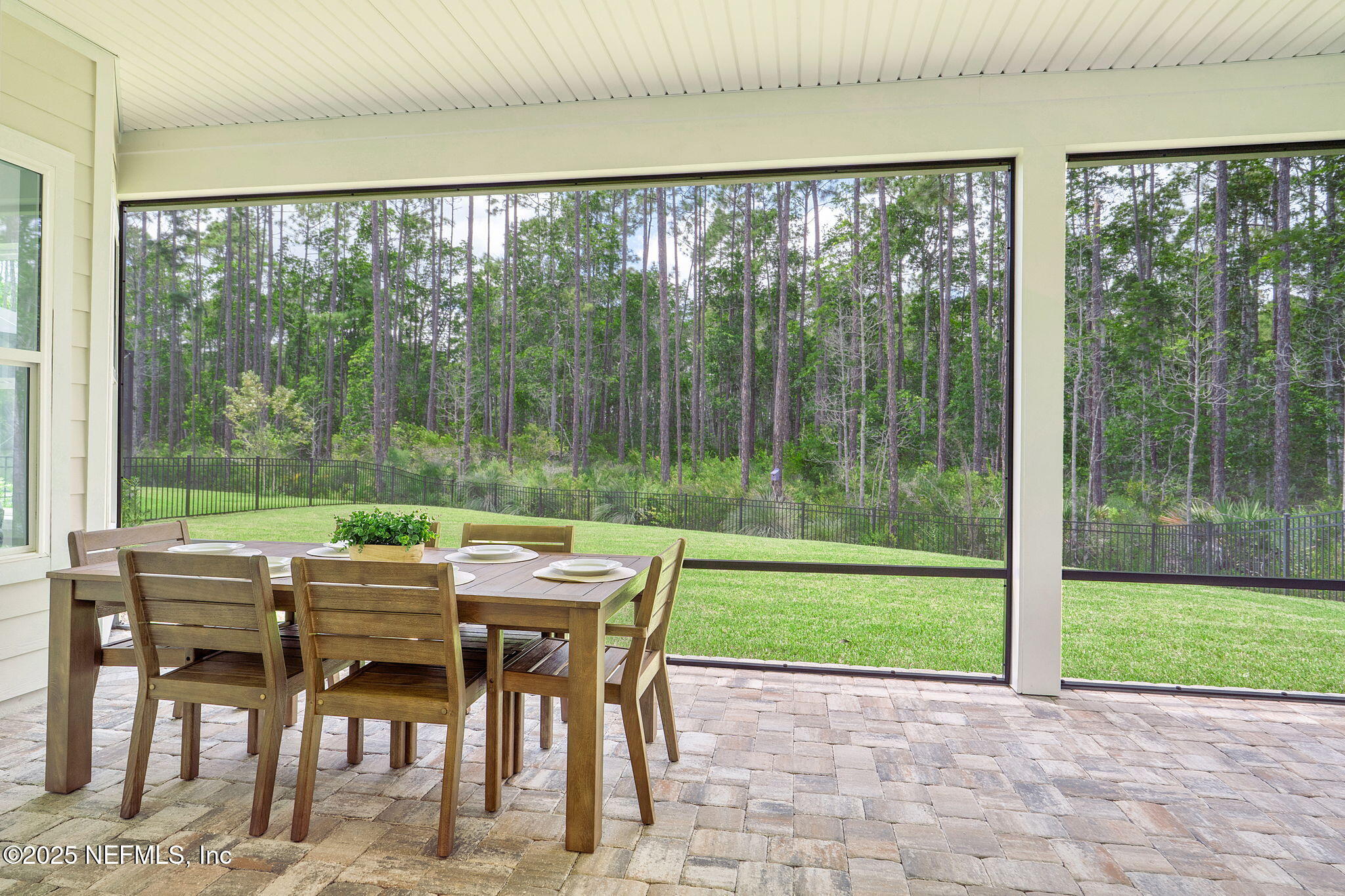 695 PALM CREST Drive