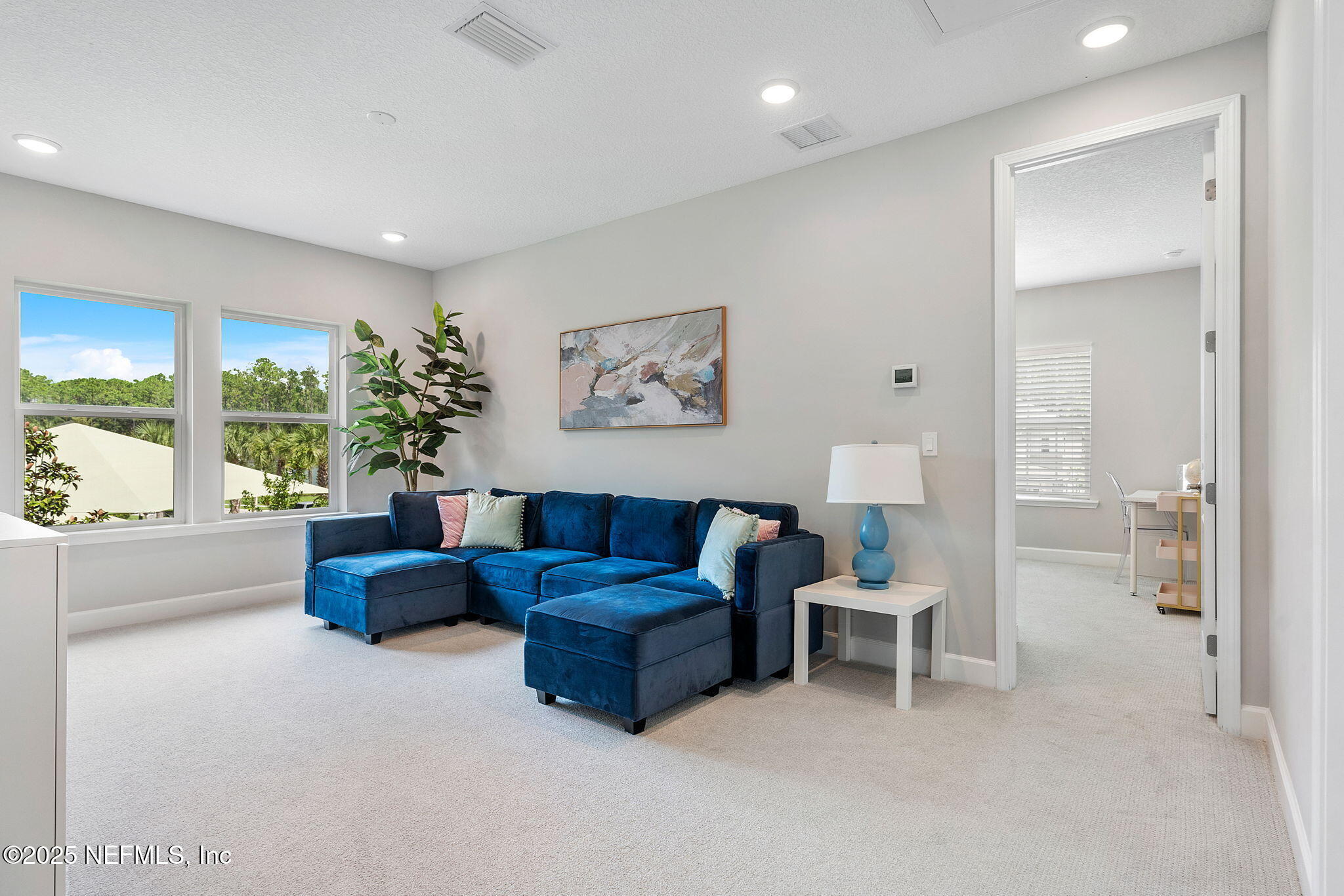 695 PALM CREST Drive