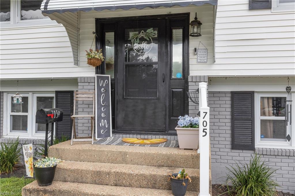 705 Coach House CT