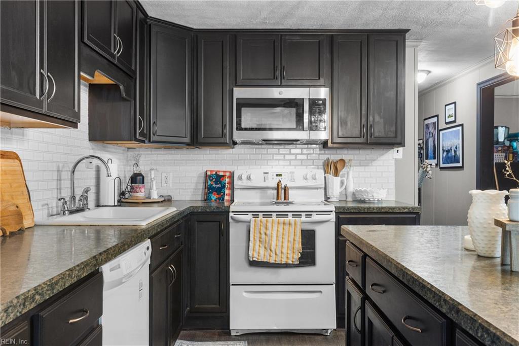 705 Coach House CT