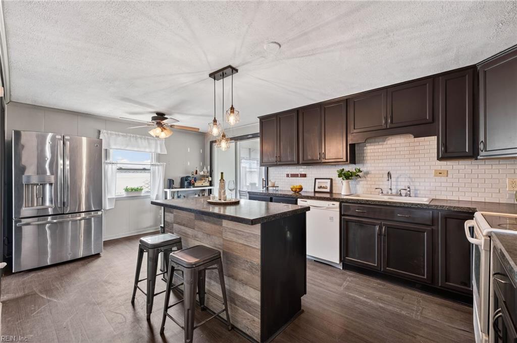 705 Coach House CT