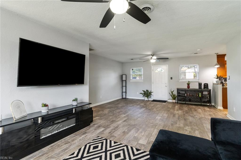 212 Cortland LN