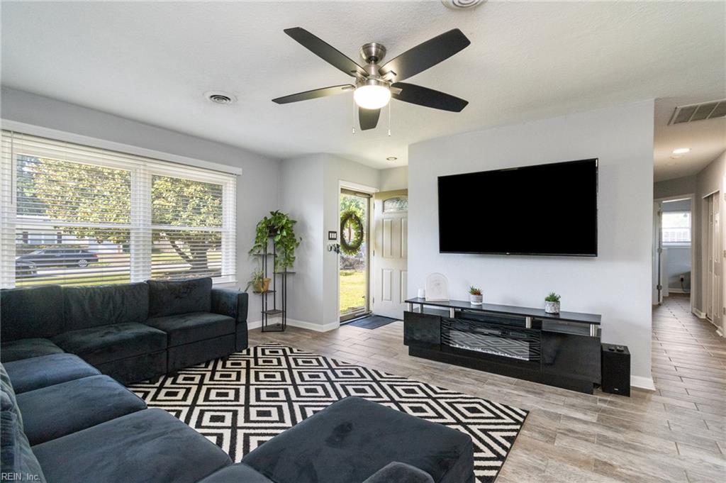 212 Cortland LN