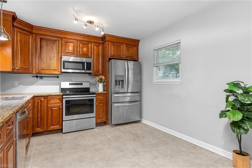 212 Cortland LN