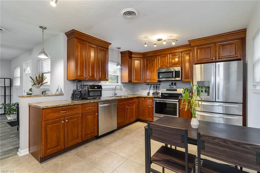 212 Cortland LN