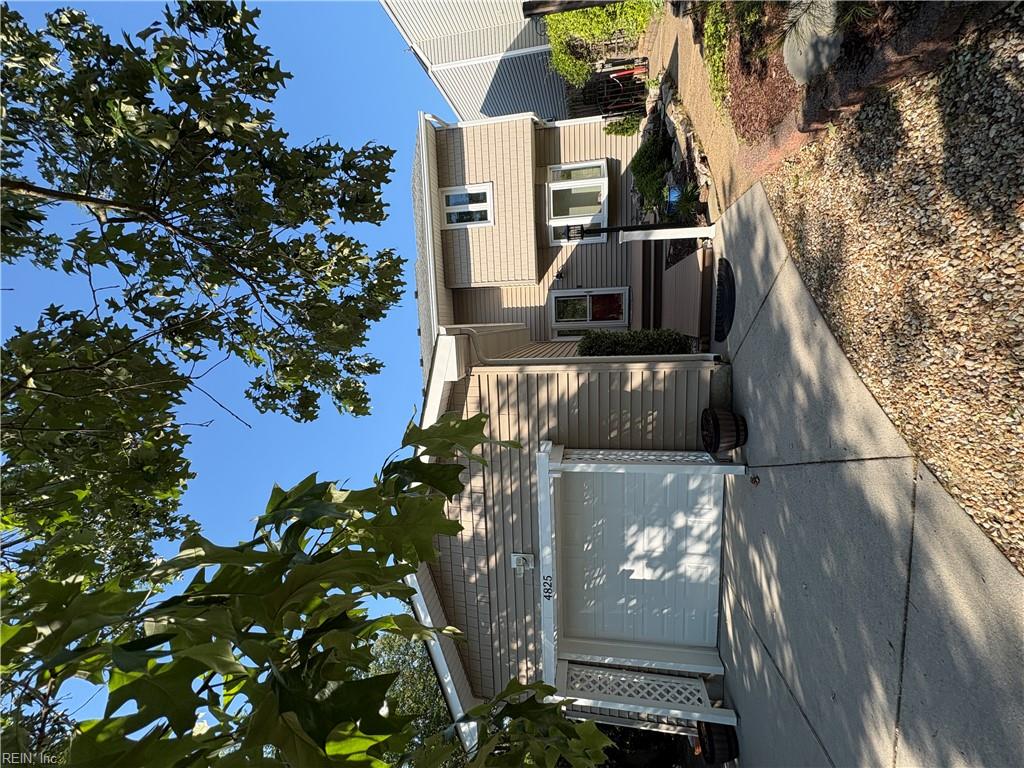 4825 Bay Bridge LN