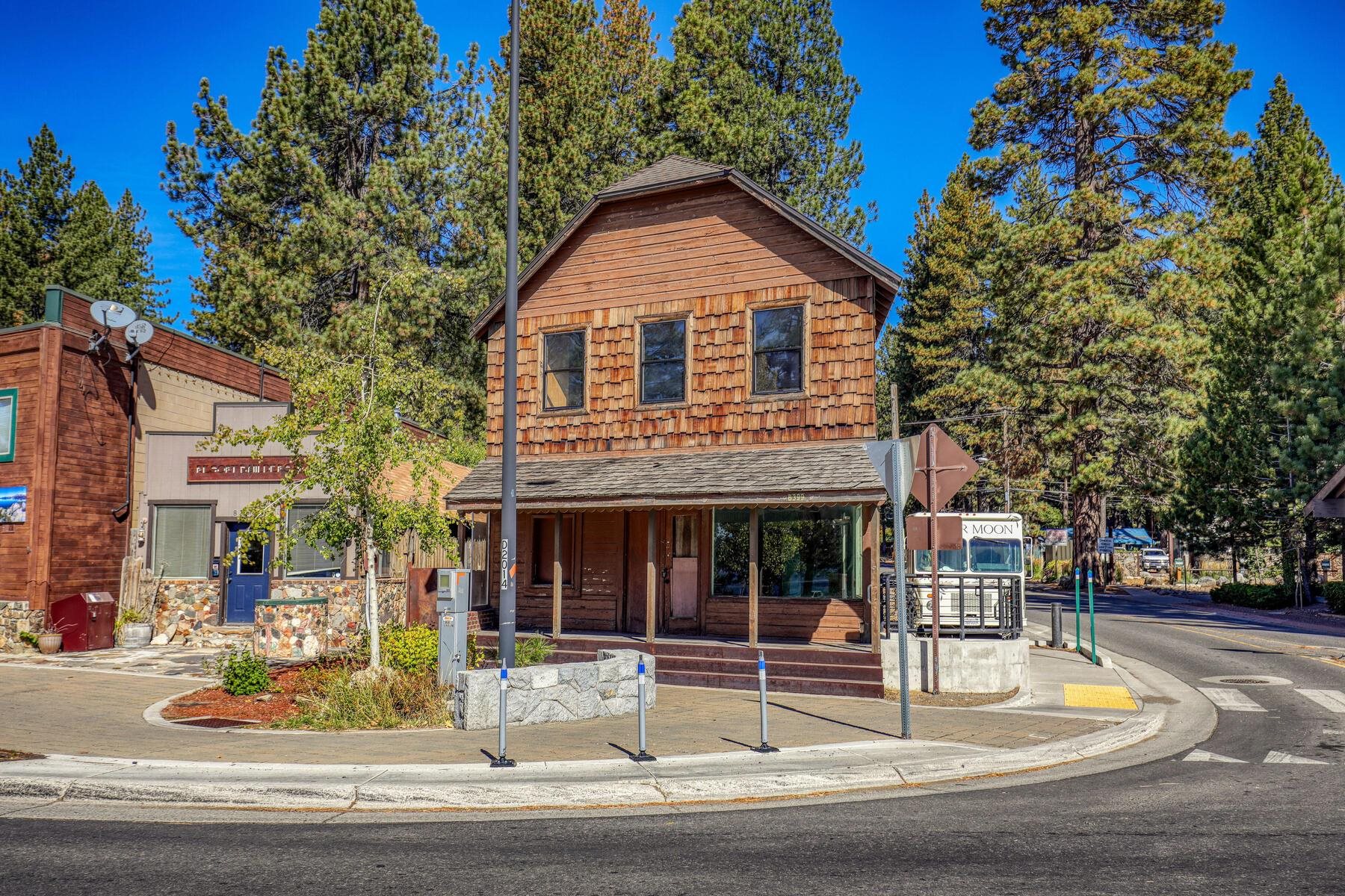 8399 North Lake Boulevard