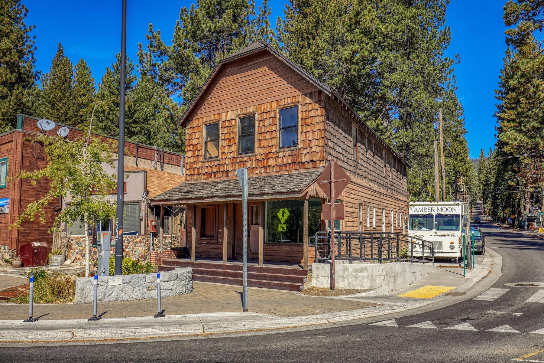 8399 North Lake Boulevard