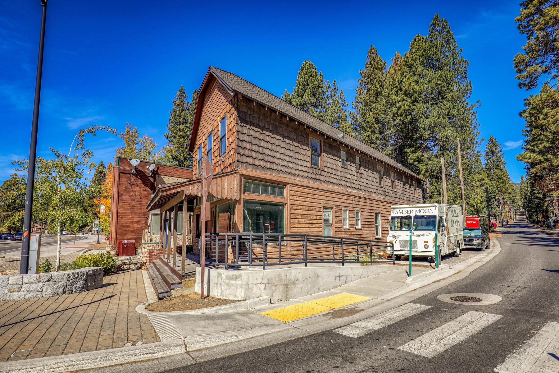 8399 North Lake Boulevard