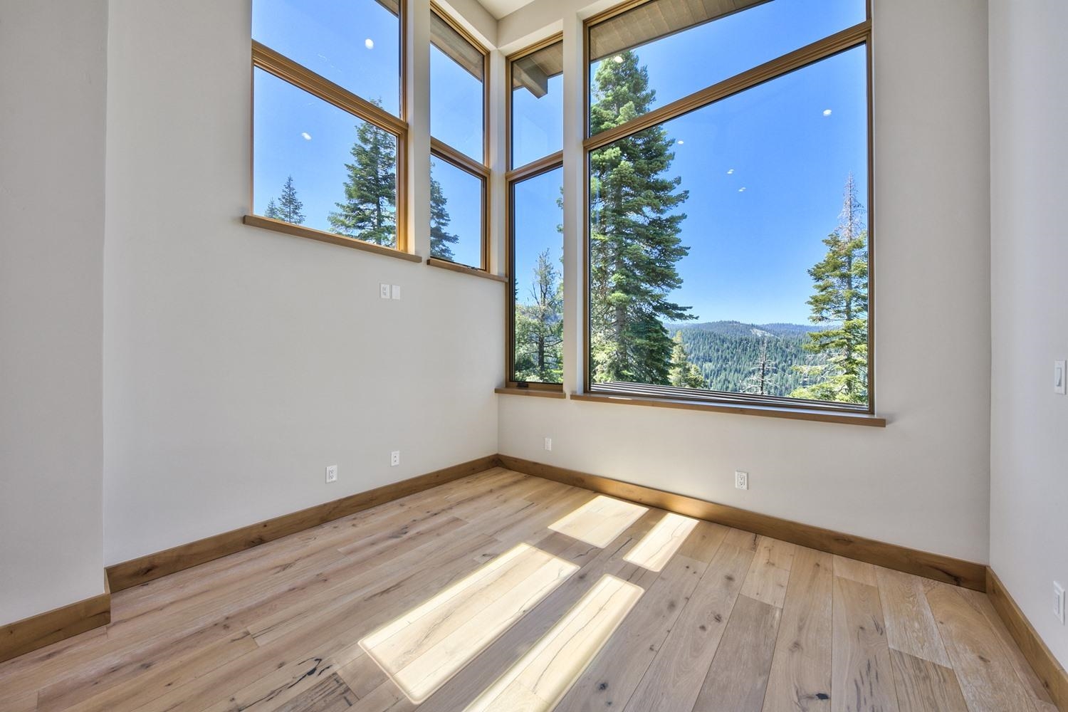 391 Sierra Crest Trail