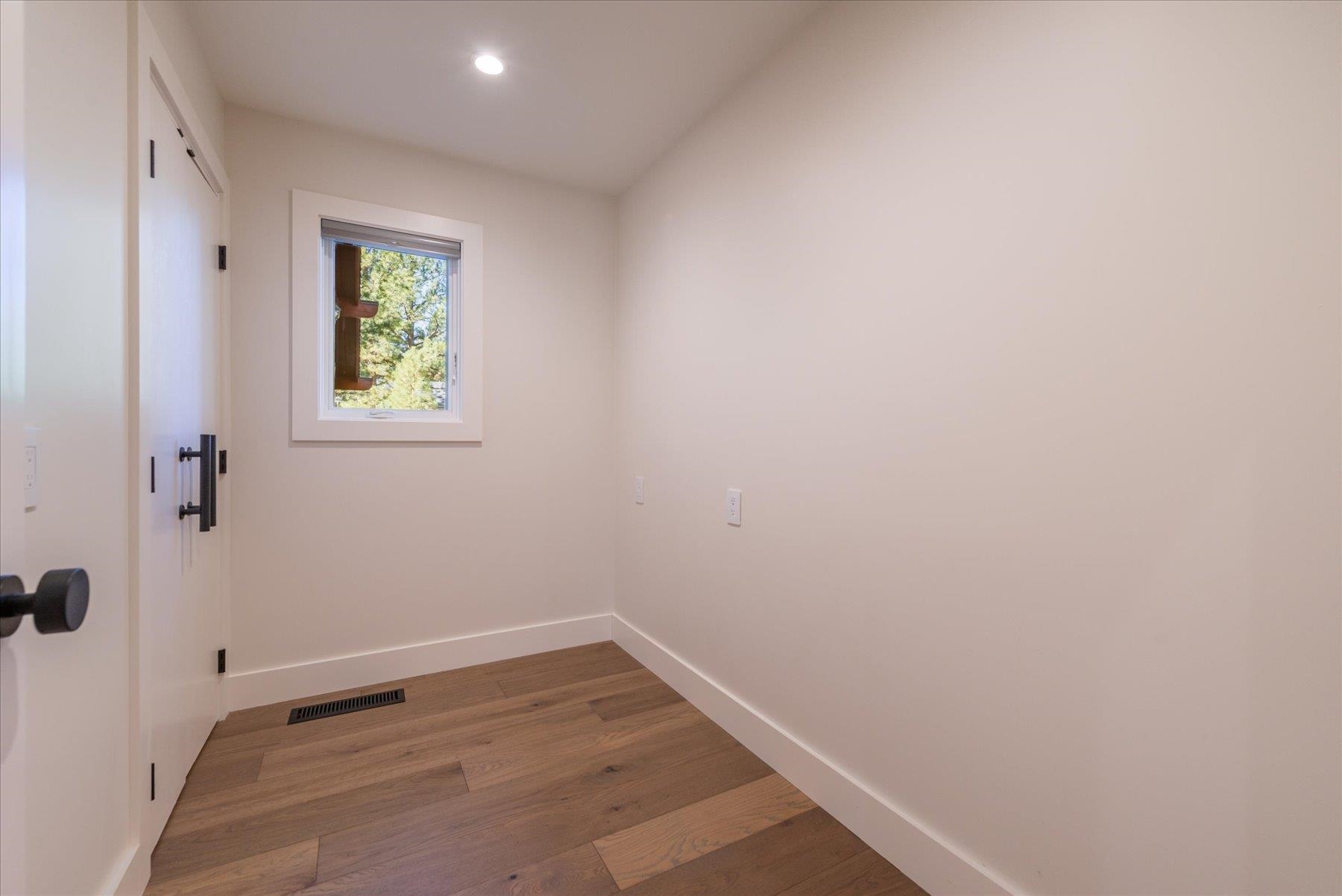 15899 Exeter Court