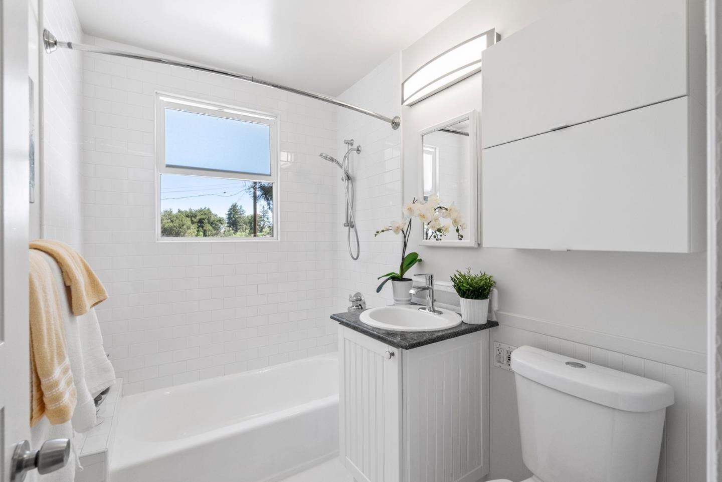 1825 Alameda De Las Pulgas