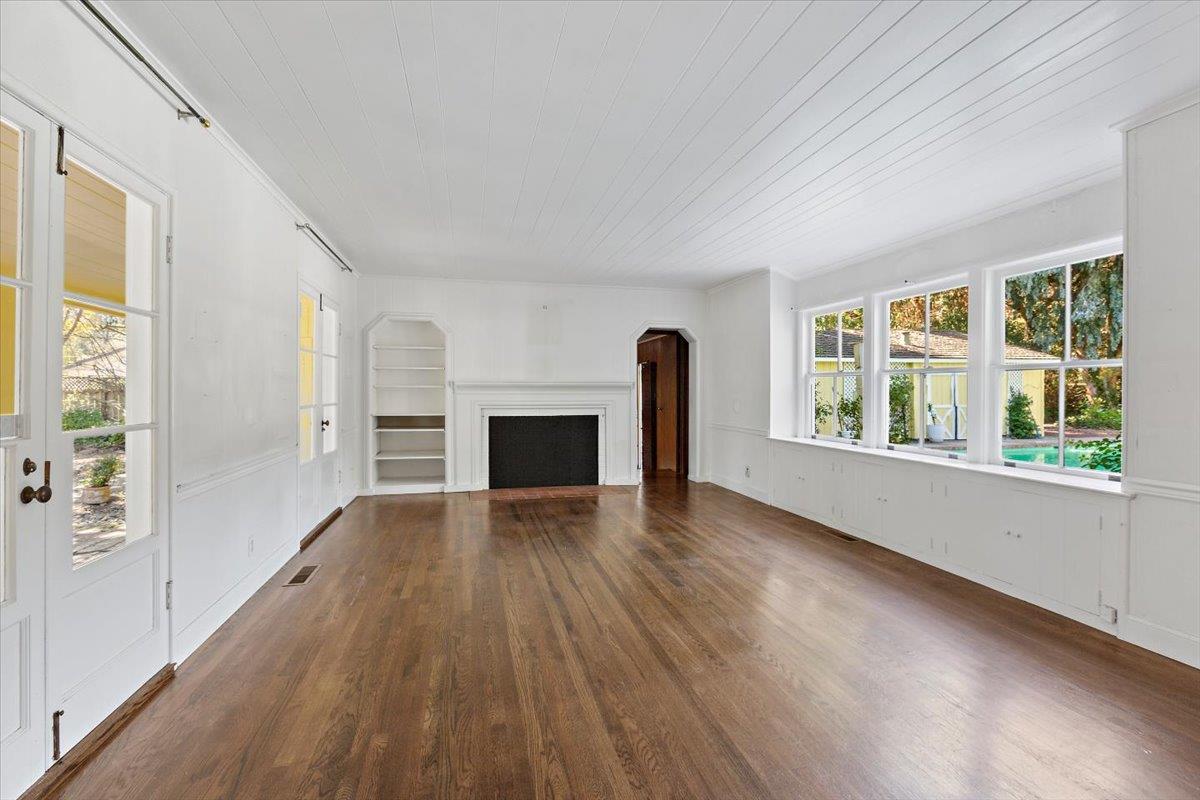 10 Stockbridge Ave