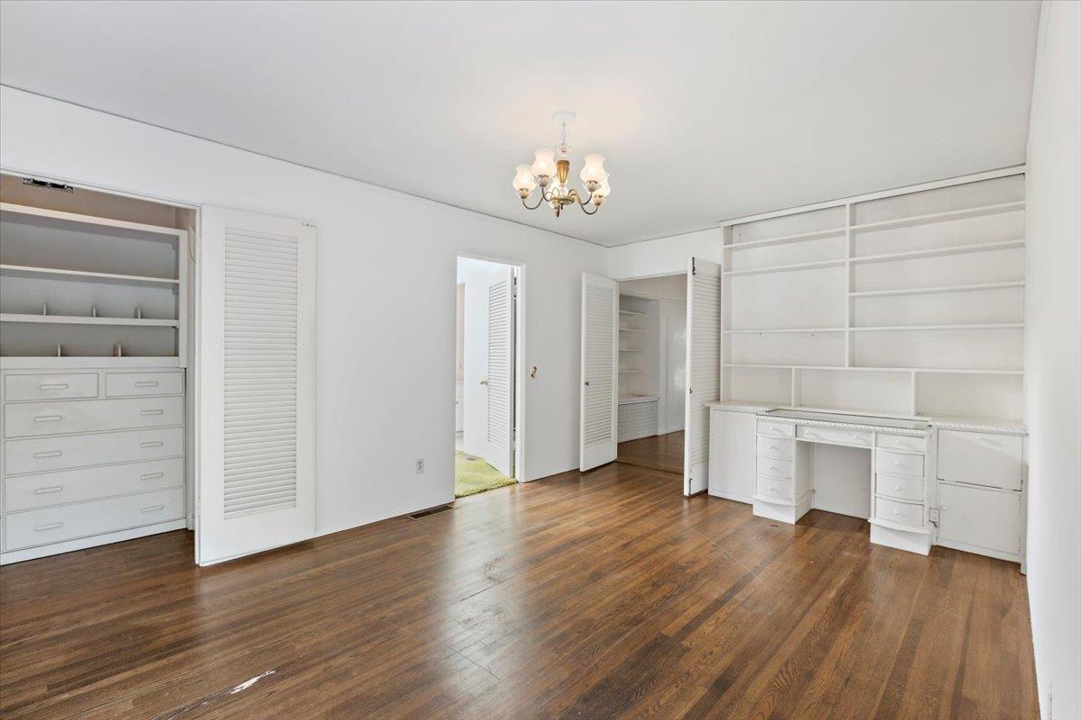 10 Stockbridge Ave