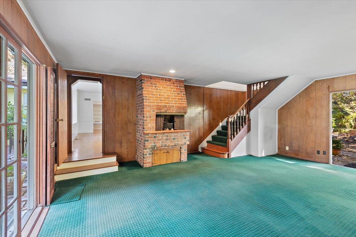 10 Stockbridge Ave