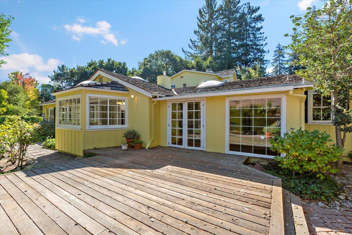 10 Stockbridge Ave