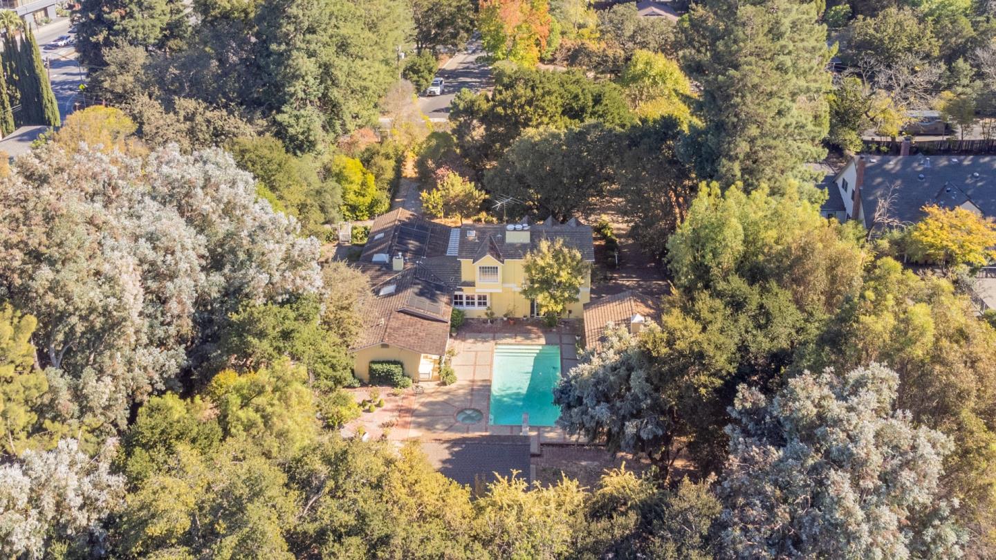 10 Stockbridge Ave