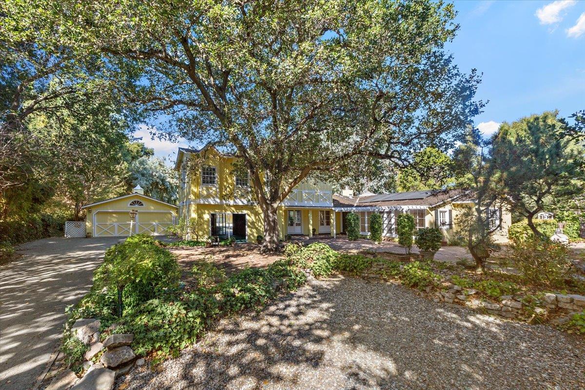 10 Stockbridge Ave
