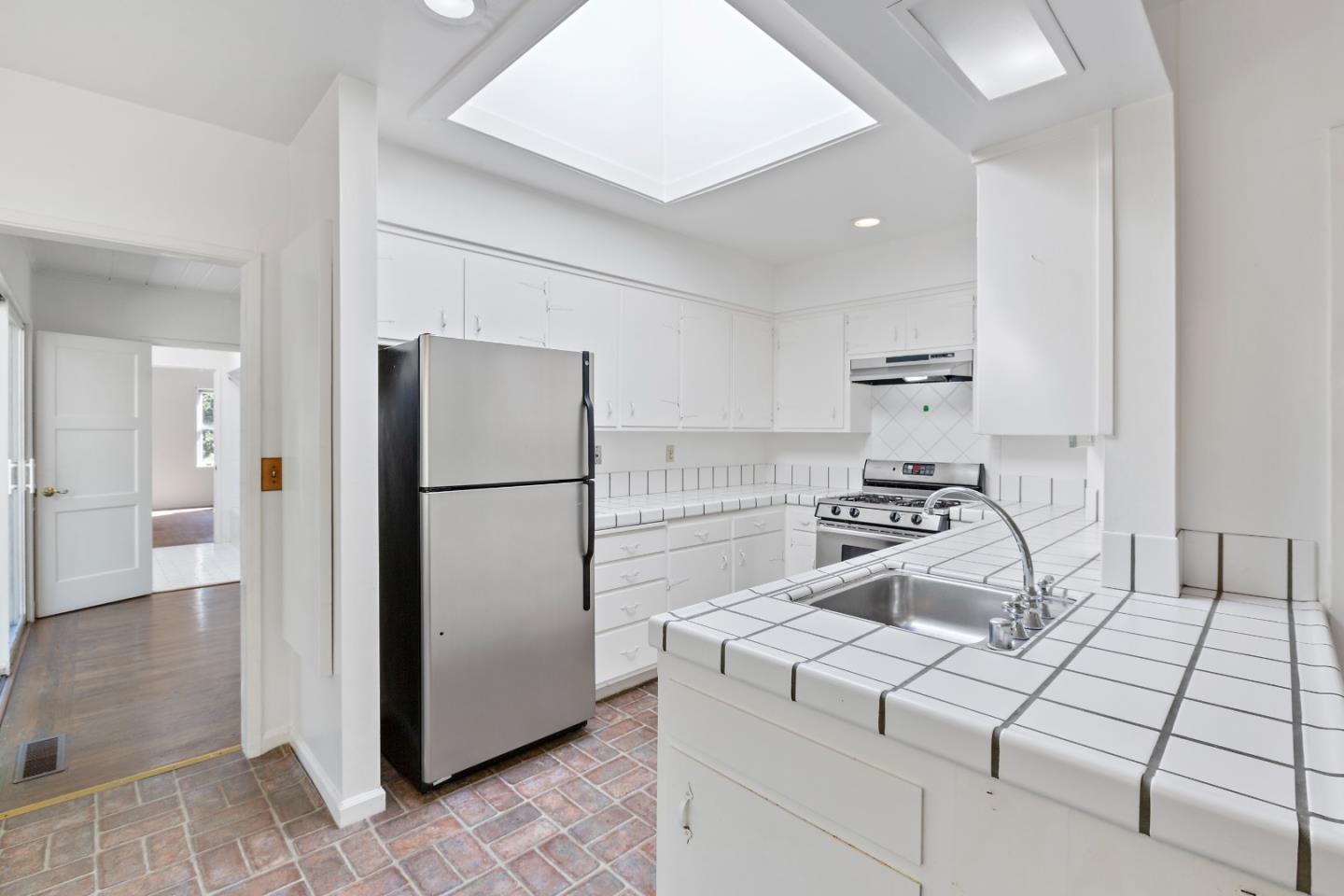 10 Stockbridge Ave