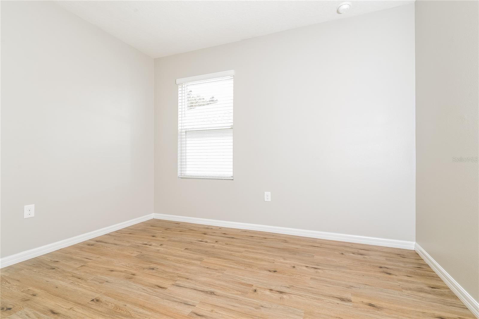 1754 POINT O WOODS CT