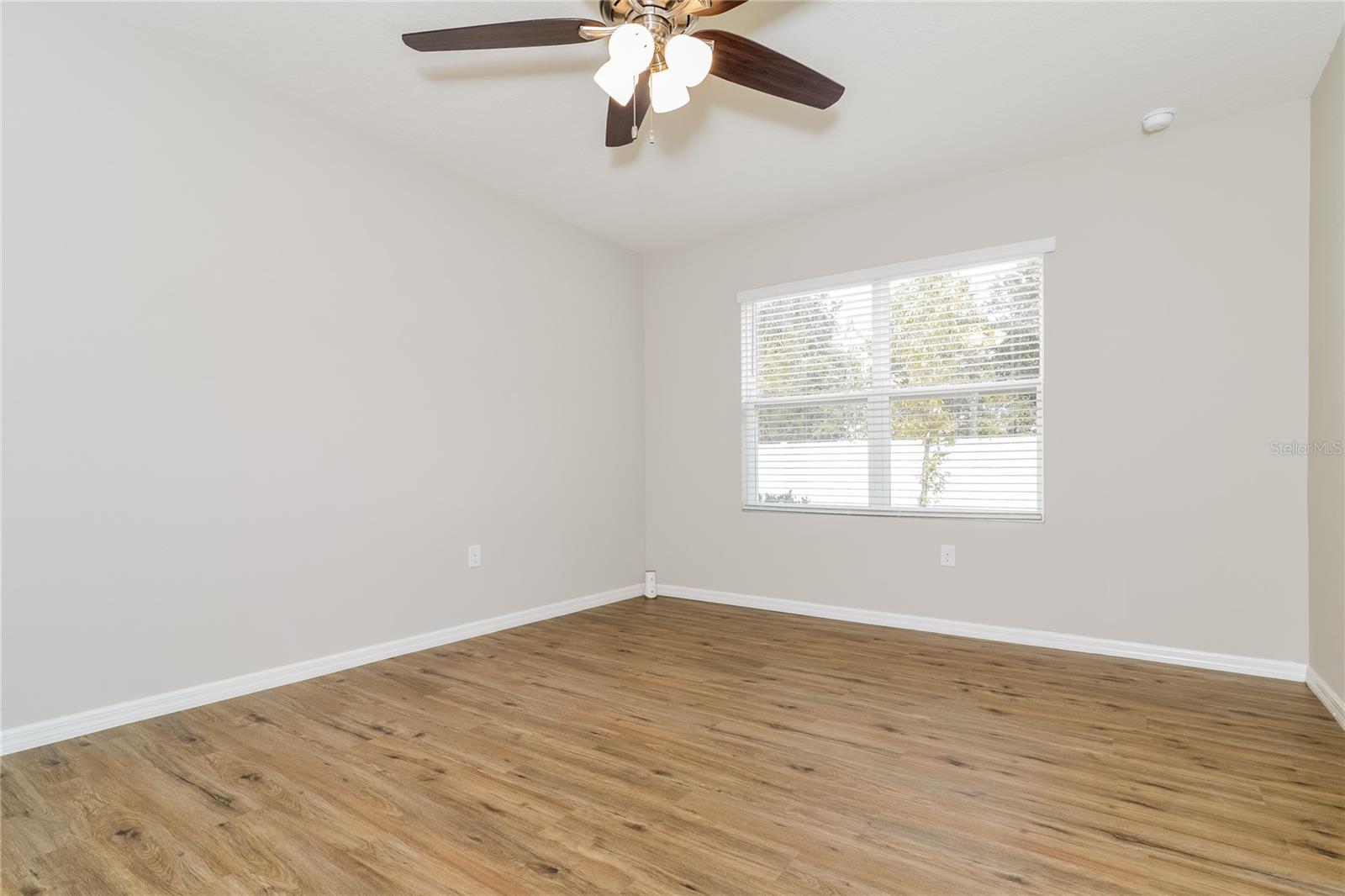 1754 POINT O WOODS CT