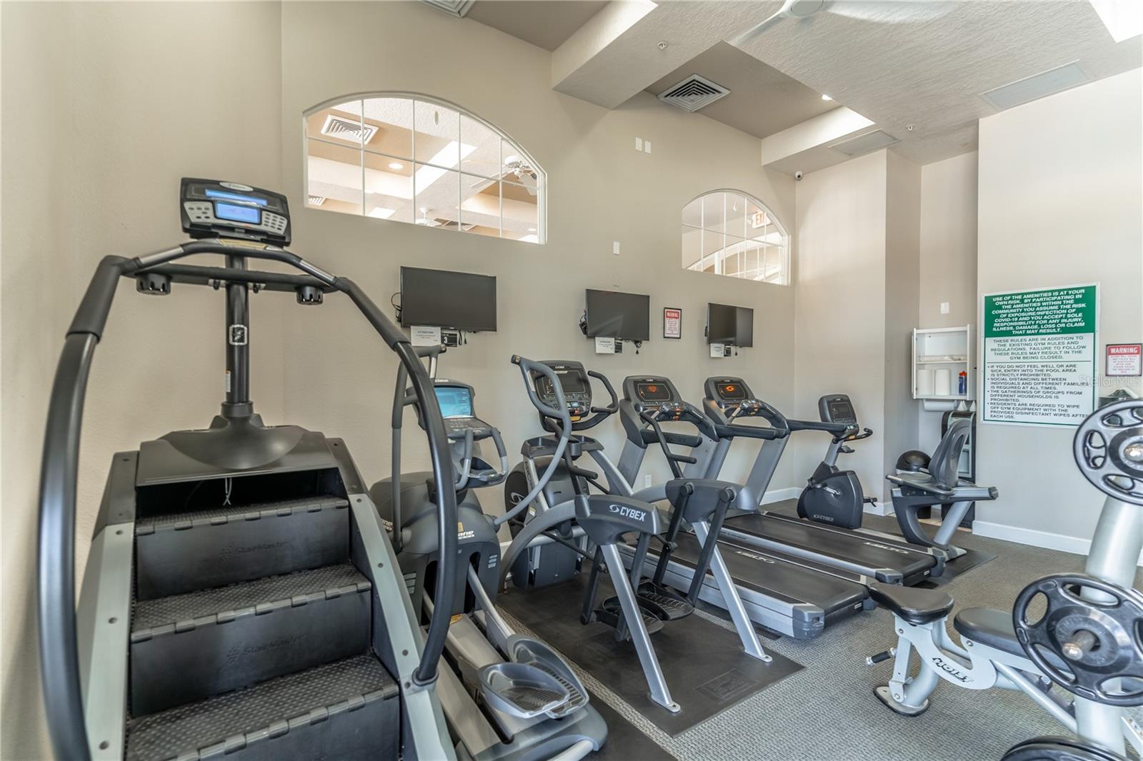 2098 CASCADES COVE DR