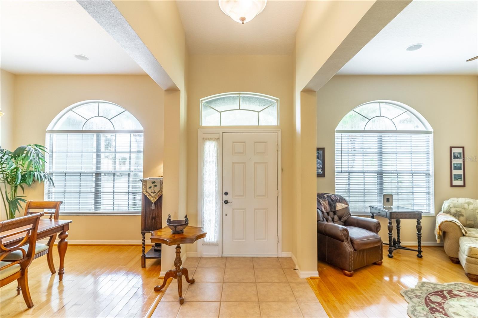 2098 CASCADES COVE DR