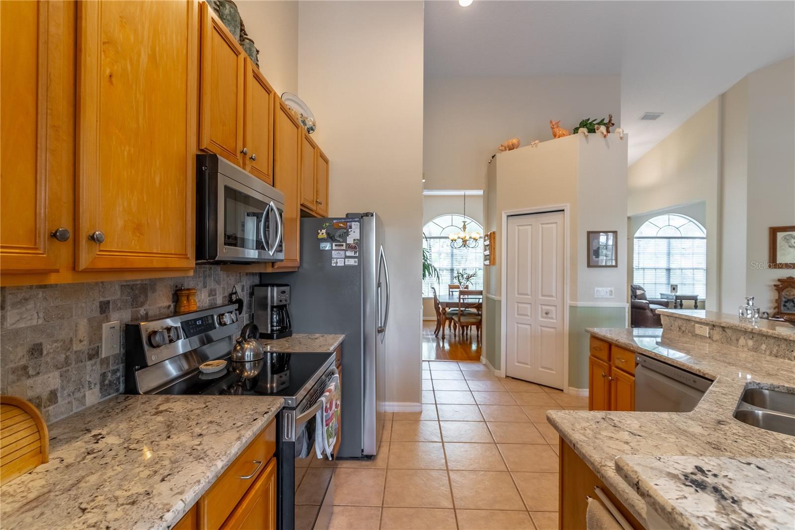 2098 CASCADES COVE DR