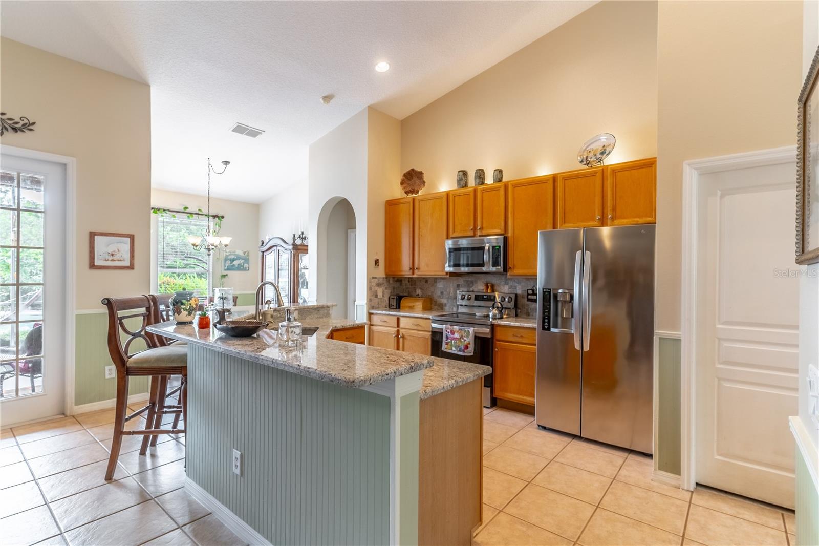 2098 CASCADES COVE DR