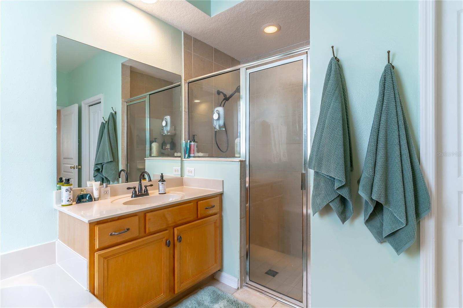 2098 CASCADES COVE DR