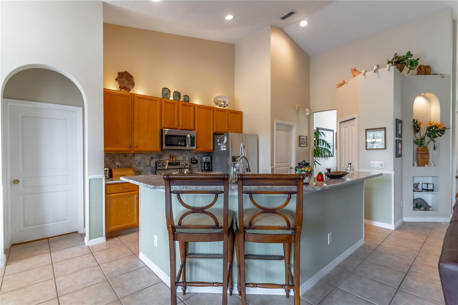 2098 CASCADES COVE DR