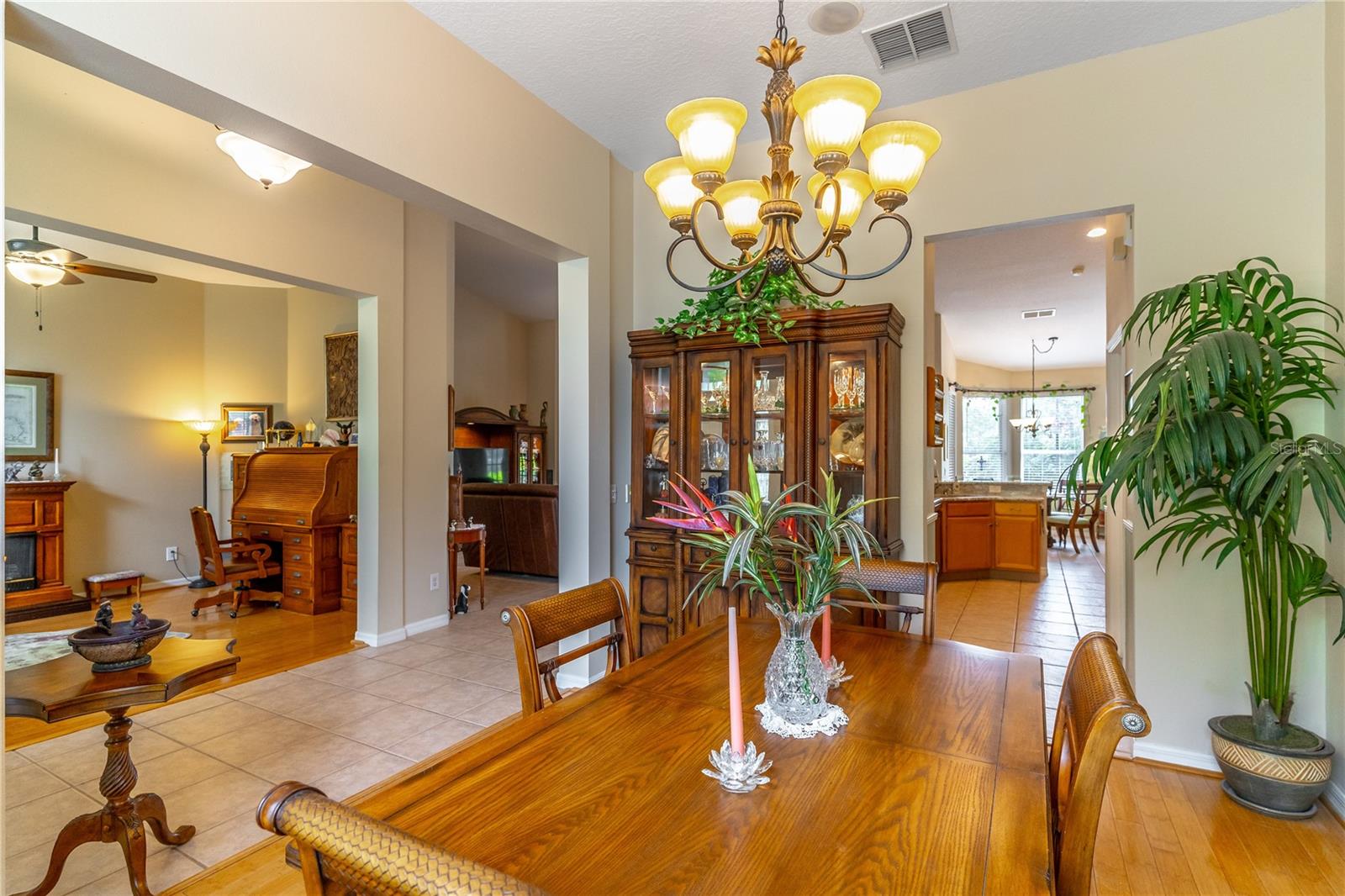 2098 CASCADES COVE DR